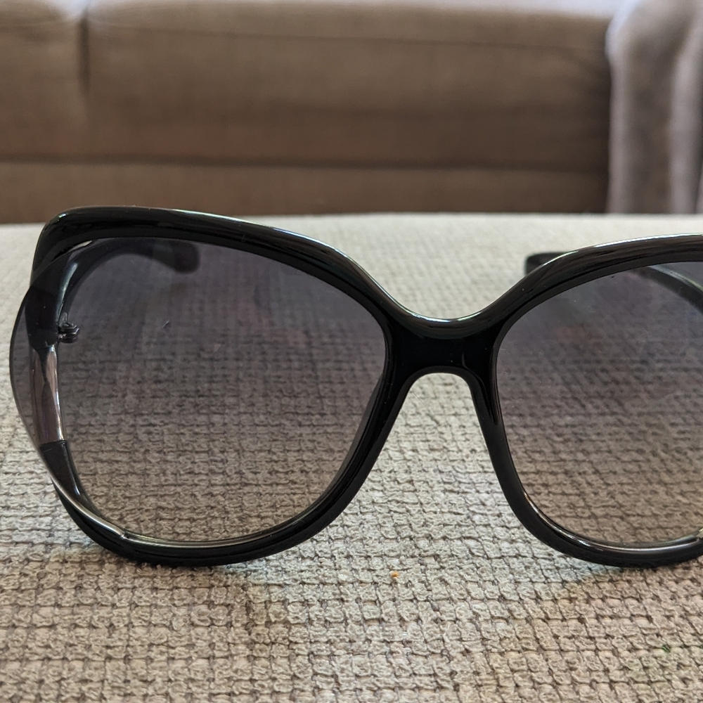 Tom Ford fits small black model tf578